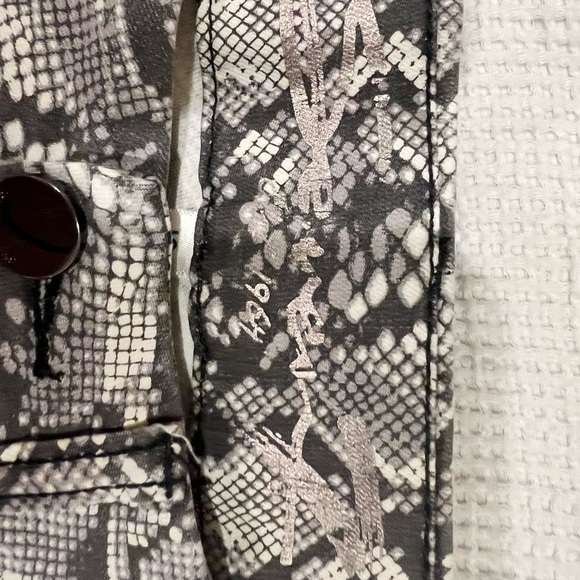 🧡 5 for $25 sale 🧡 SEVEN7 jeans snakeskin pattern - Picture 2 of 4